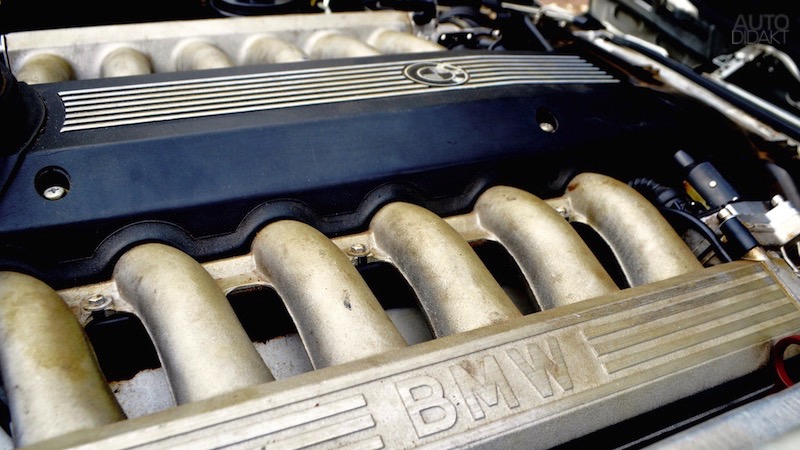 BMW-750i-E32-V12-engine.jpg