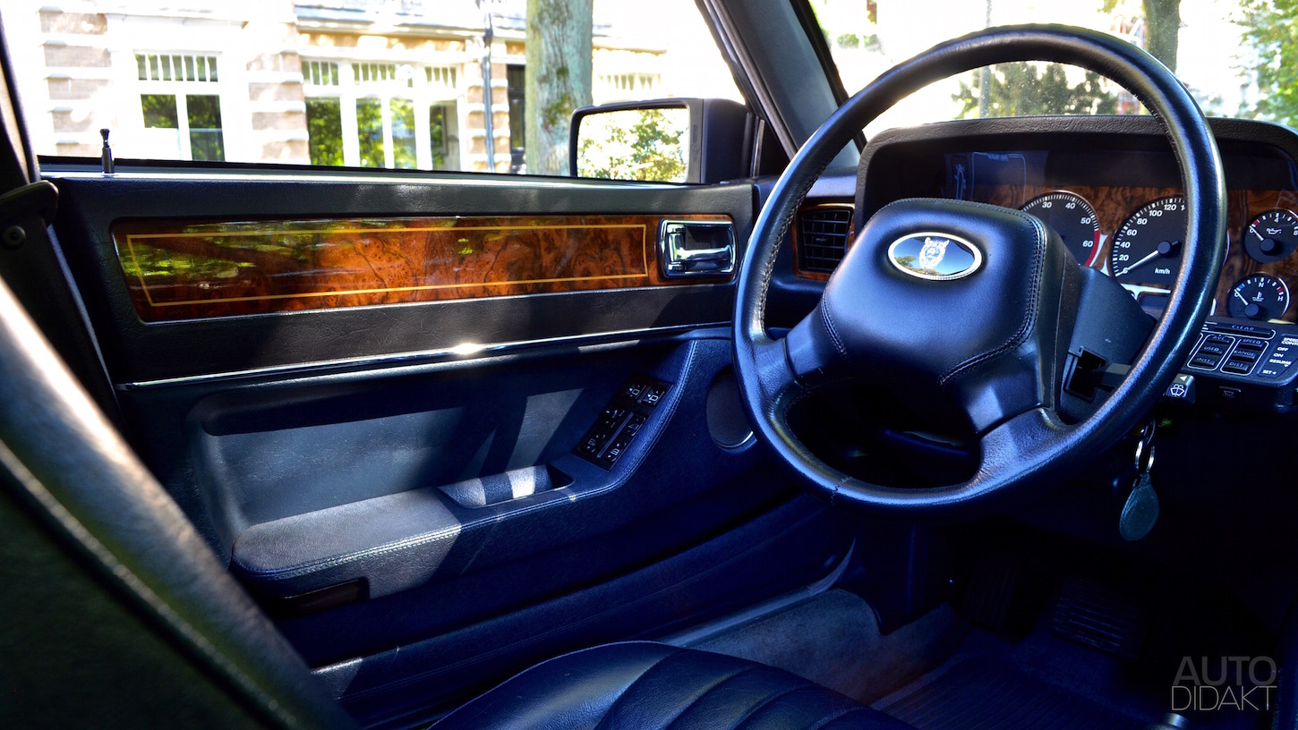 jaguar-xj40-interior-blue-3.jpg